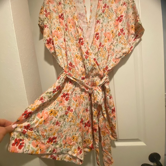 Shore Women’s Willow Shorts Romper Resort Pockets Floral Pockets New size M - Picture 3 of 14